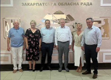 Zdjęcie delegacji WSS wraz z przedstawicielami strony ukraińskiej