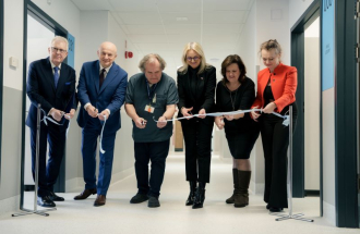 Uroczyste przecięcie wstęgi podczas otwarcia Regionalnego Centrum Pulmonologii Wojewódzkiego Szpitala Specjalistycznego im. Stefana Kardynała Wyszyńskiego w Lublinie przy ul. Herberta, z udziałem władz województwa i przedstawicieli szpitala,