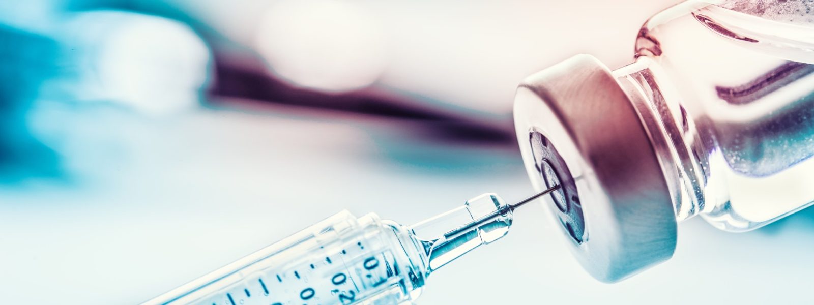Obraz fiolki szczepionki i strzykawka